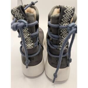 UGG Plush Women's Gray Size 8 Suede Wool Lining Lace-up boots